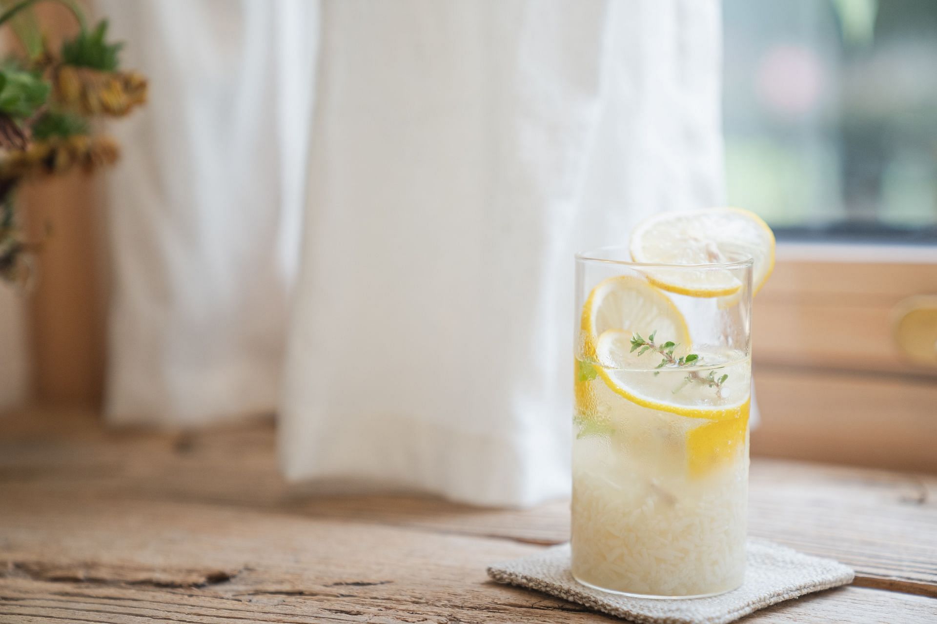 Lemonade Glass(image by Zhenzhong/Unsplash)